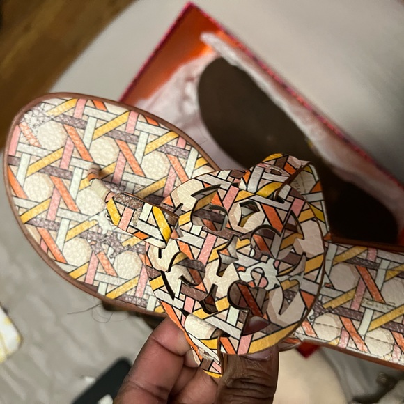 Authentic Tory Burch sandals - Picture 2 of 3